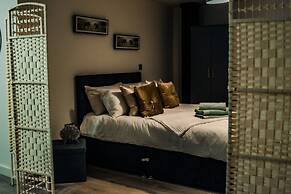 Bv Cosy Basement Apartment At Conditioning House