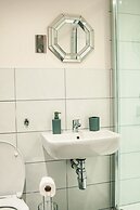 Bv Cosy Basement Apartment At Conditioning House