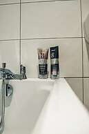 Bv Cosy Basement Apartment At Conditioning House