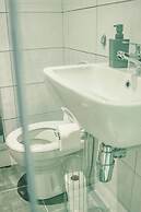 Bv Cosy Basement Apartment At Conditioning House