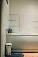 Bv Cosy Basement Apartment At Conditioning House