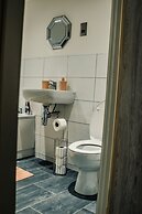 Bv Cosy Basement Apartment At Conditioning House