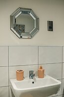 Bv Cosy Basement Apartment At Conditioning House