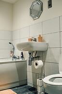 Bv Cosy Basement Apartment At Conditioning House