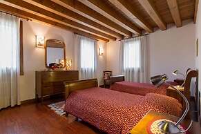 The Mulberries Three Bedroom and two Bathroom Apartment