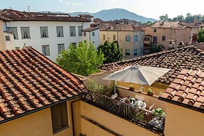 Casa Luca in Lucca With 2 Bedrooms and 2 Bathrooms
