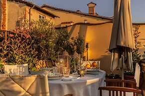 Casa Luca in Lucca With 2 Bedrooms and 2 Bathrooms