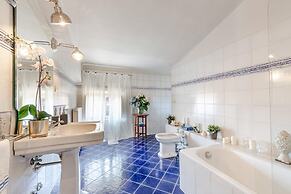 Casa Luca in Lucca With 2 Bedrooms and 2 Bathrooms