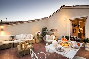 Casa Laura a Terrace Above Lucca