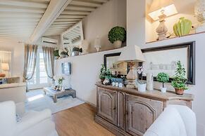 Casa Laura a Terrace Above Lucca