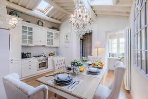 Casa Laura a Terrace Above Lucca