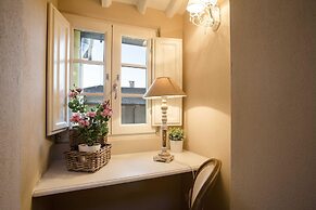 Casa Laura a Terrace Above Lucca