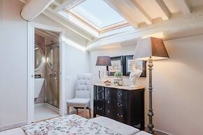 Casa Laura a Terrace Above Lucca