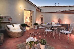 Casa Laura a Terrace Above Lucca