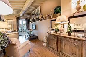 Casa Laura a Terrace Above Lucca