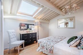 Casa Laura a Terrace Above Lucca