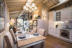 Casa Laura a Terrace Above Lucca