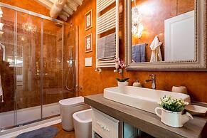 Casa Laura a Terrace Above Lucca