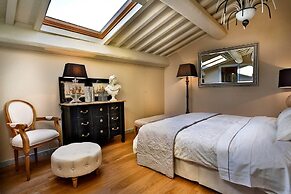 Casa Laura a Terrace Above Lucca