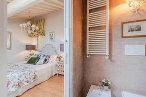 Casa Laura a Terrace Above Lucca