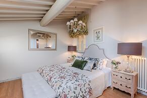 Casa Laura a Terrace Above Lucca