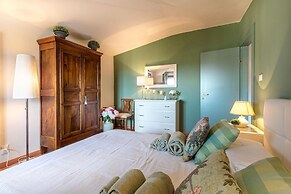 Casa Baino in Lucca With 2 Bedrooms and 1 Bathrooms