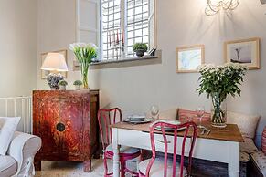 The Arnolfini Portrait Apartment