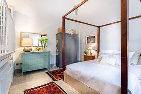 The Arnolfini Portrait Apartment