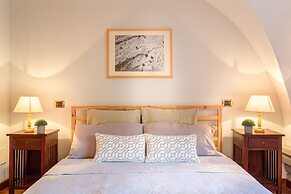 The Arnolfini Portrait Apartment