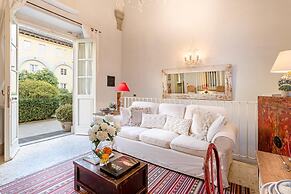 The Arnolfini Portrait Apartment