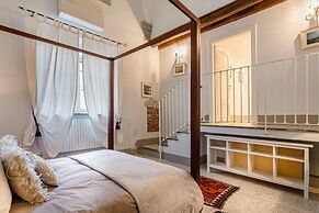 The Arnolfini Portrait Apartment