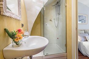 The Arnolfini Portrait Apartment