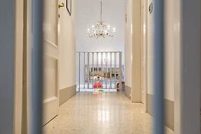 The Arnolfini Portrait Apartment