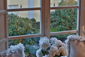 The Arnolfini Portrait Apartment