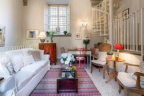 The Arnolfini Portrait Apartment