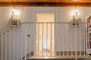 The Arnolfini Portrait Apartment