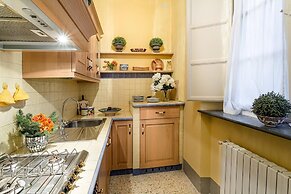 The Arnolfini Portrait Apartment