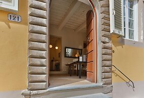 Casa Janca in Lucca With 1 Bedrooms and 2 Bathrooms