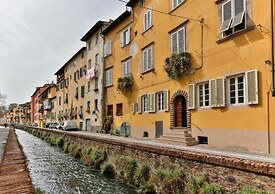 Casa Janca in Lucca With 1 Bedrooms and 2 Bathrooms