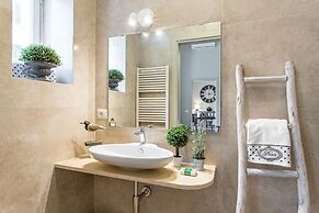 Casa Janca in Lucca With 1 Bedrooms and 2 Bathrooms