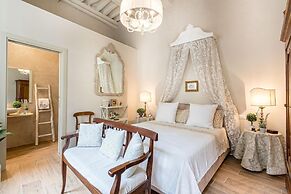 Casa Janca in Lucca With 1 Bedrooms and 2 Bathrooms