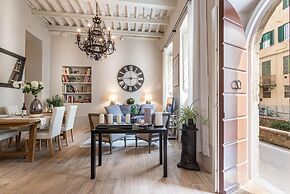 Casa Janca in Lucca With 1 Bedrooms and 2 Bathrooms