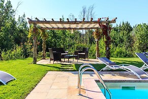 Kinzia Farmhouse Apartment