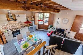 Kinzia Farmhouse Apartment