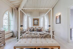 La Casina in Lucca With 2 Bedrooms and 3 Bathrooms