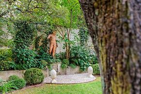 La Casina in Lucca With 2 Bedrooms and 3 Bathrooms