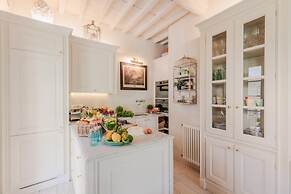 La Casina in Lucca With 2 Bedrooms and 3 Bathrooms