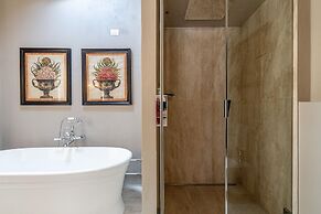 La Casina in Lucca With 2 Bedrooms and 3 Bathrooms