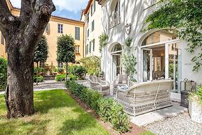 La Casina in Lucca With 2 Bedrooms and 3 Bathrooms