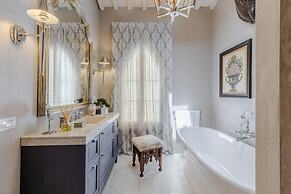 La Casina in Lucca With 2 Bedrooms and 3 Bathrooms